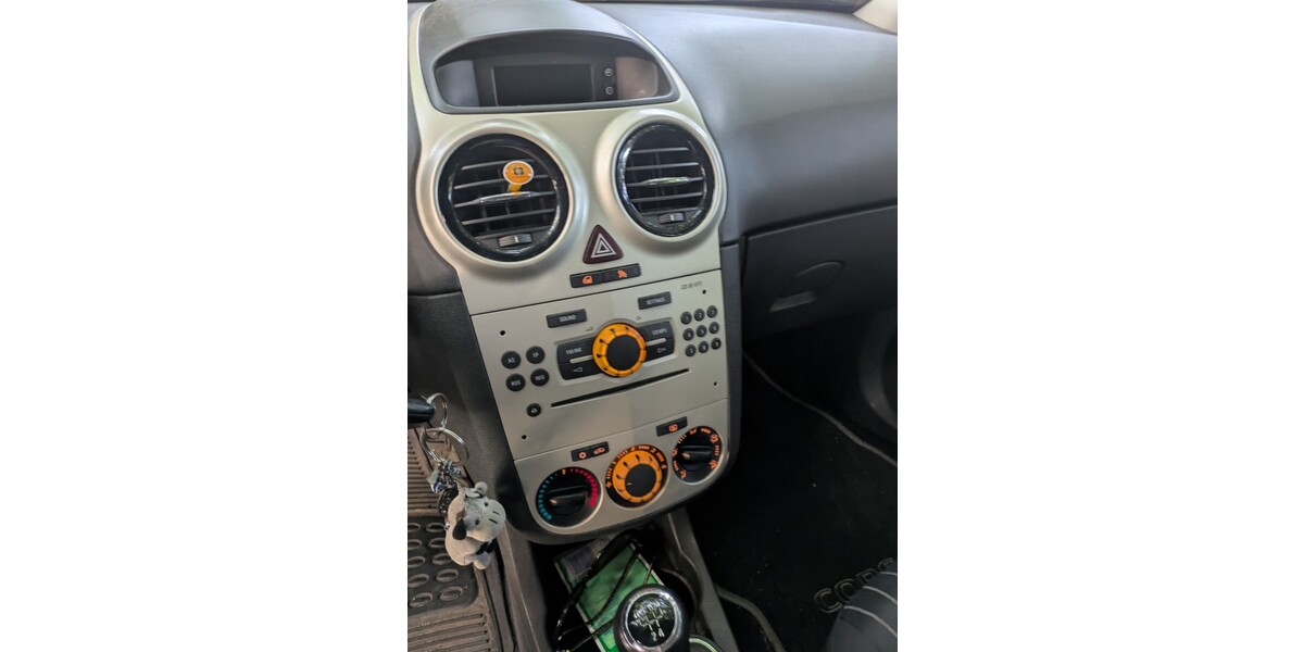 Opel Corsa 186.000 km 2.100 &euro; Satow 18239