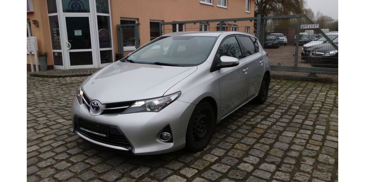 Toyota Auris 121.000 km 9.990 &euro; Rostock 18055