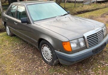 Mercedes-Benz 230 318.679 km 1.550 &euro; Bad Doberan 18209