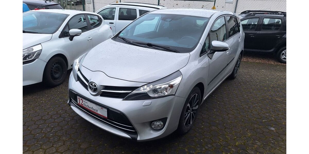 Toyota Verso 98.000 km 14.990 &euro; Rostock 18146