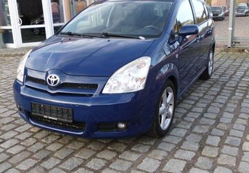 Toyota Corolla Verso 272.000 km 1.990 &euro; Rostock 18055