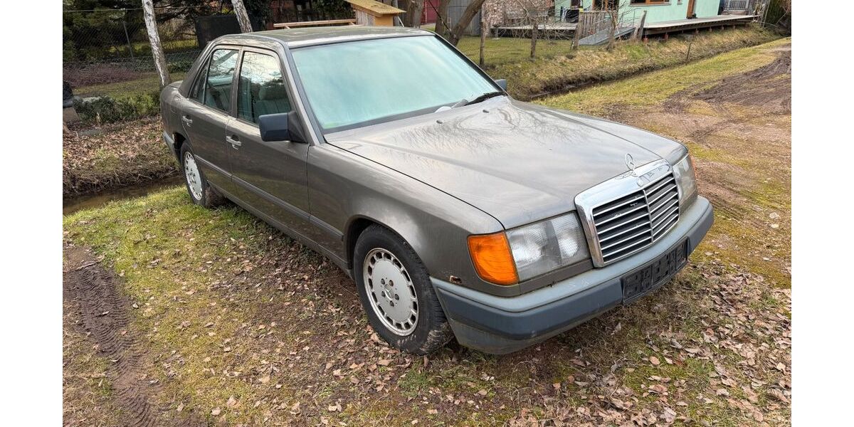 Mercedes-Benz 230 318.679 km 1.950 &euro; Bad Doberan 18209