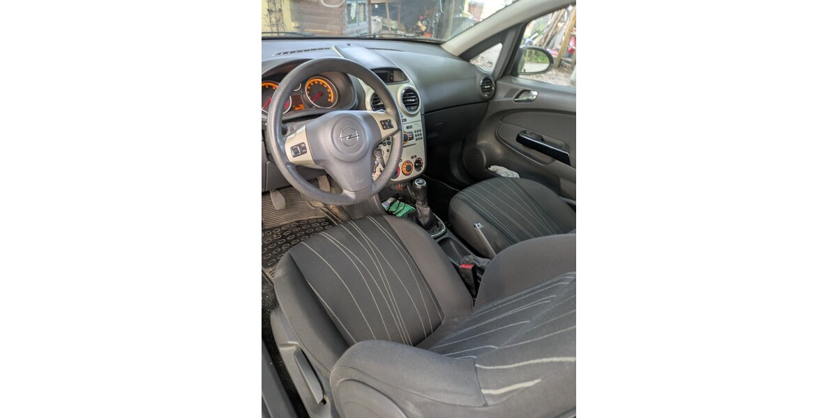 Opel Corsa 186.000 km 2.100 &euro; Satow 18239