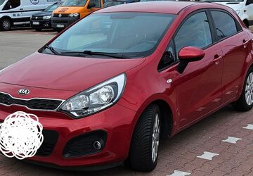 Kia Rio 71.300 km 7.499 &euro; Rostock 18147